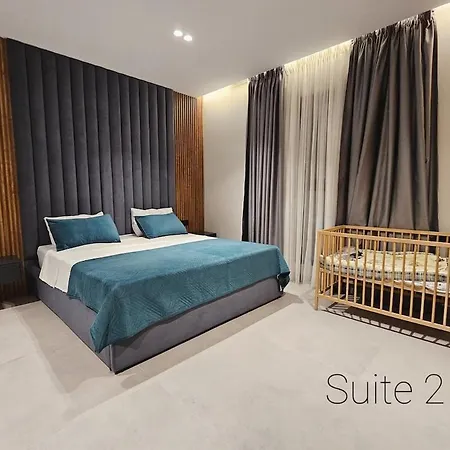 Elite Mansion Tirana - Heated Pool & - 9br *