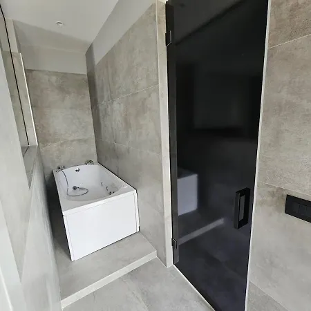 Elite Mansion Tirana - Heated Pool & - 9br بيت للعطل *