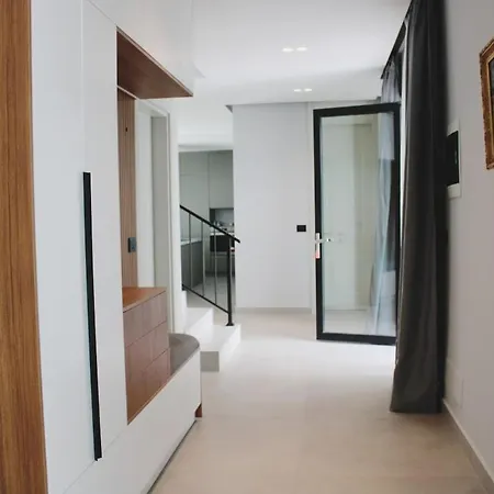 Elite Mansion Tirana - Heated Pool & - 9br بيت للعطل