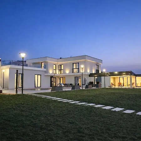 Elite Mansion Tirana - Heated Pool & - 9br * Pezë e Vogël