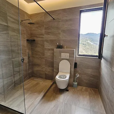 Elite Mansion Tirana - Heated Pool & - 9br بيت للعطل *