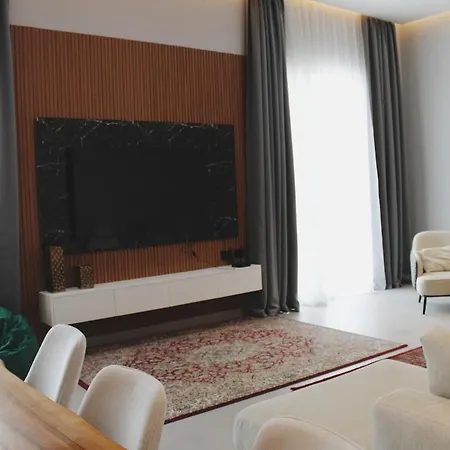 Elite Mansion Tirana - Heated Pool & - 9br *