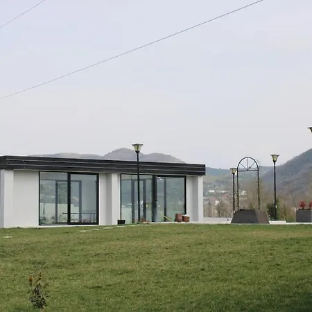 Elite Mansion Tirana - Heated Pool & - 9br بيت للعطل Pezë e Vogël