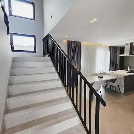 Elite Mansion Tirana - Heated Pool & - 9br بيت للعطل